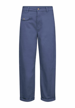 Sinised vabaajapüksid, millel on nööpidega taskuklapid, vööaasad ja ülespööratud varrukad, kujutatud valgel taustal.