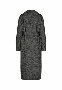 Szary płaszcz w jodełkę z długimi rękawami, kołnierzem szalowym i pasującym paskiem. Charakteryzuje się luźnym krojem i długością midi.