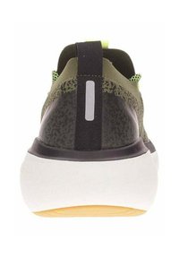 Scarpe da corsa verdi con superficie testurizzata, pannello del tallone nero, striscia riflettente e suola intermedia bianca, dotate di lacci e suola in gomma.