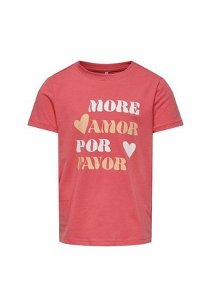 T-shirt en coton rose avec un graphique portant le texte "MORE AMOR POR FAVOR" dans différentes polices et couleurs. Manches courtes et col rond.