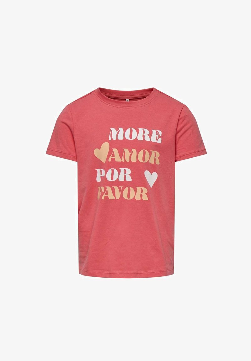 T-shirt en coton rose avec un graphique portant le texte "MORE AMOR POR FAVOR" dans différentes polices et couleurs. Manches courtes et col rond.