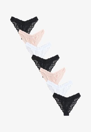 Sedmice dámských krajkových bikin v černé, béžové a bílé barvě, uspořádaných diagonálně na bílém pozadí.