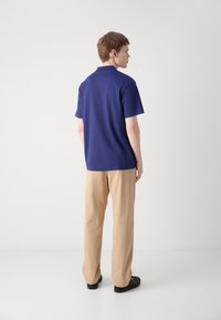 HUGO DEABONO - Polotričko - dark blue