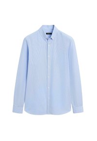 Lichtblauw overhemd met dunne witte strepen, lange mouwen, puntkraag en manchetten met één knoop, voorzien van een borstzak.