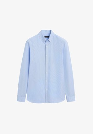 Světlomodrá košile na knoflíky s tenkými bílými proužky, dlouhými rukávy, špičatým límcem a manžetami na jeden knoflík, s náprsní kapsou.