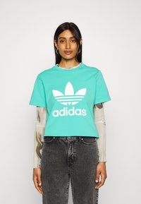 adidas Originals TREFOIL TEE - Apdrukāts T-krekls - semi mint rush