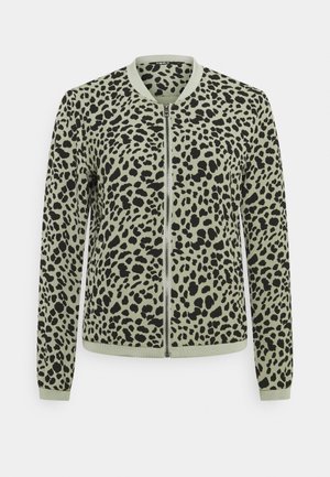 Hellgrüne Bomberjacke mit Reißverschluss, schwarzem unregelmäßigem Leopardenmuster und geripptem Kragen, Bündchen und Saum.