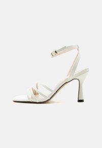 Ei valittu, off white