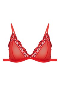 Czerwony biustonosz w stylu bralette z przezroczystymi miseczkami, ozdobiony teksturowanymi sercami wzdłuż krawędzi oraz cienkimi, regulowanymi ramiączkami, z małym zawieszką w kształcie serca.