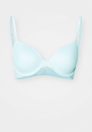 Soutien-gorge rembourré bleu clair avec bretelles réglables, texture lisse et détail de bretelle croisée à l'avant pour une touche de design supplémentaire.