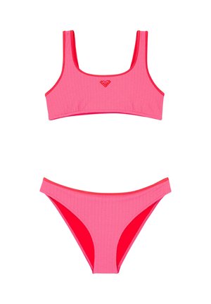 Roze, gestructureerde tweedelige bikini met rode afwerking, bestaande uit een top met ronde hals en bijpassende bikinionderdelen met een mid-rise taille.
