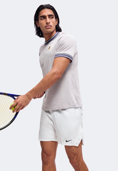 Nike HERITAGE - Sports T-shirt - silver-coloured lilac/gridiron — photo 4