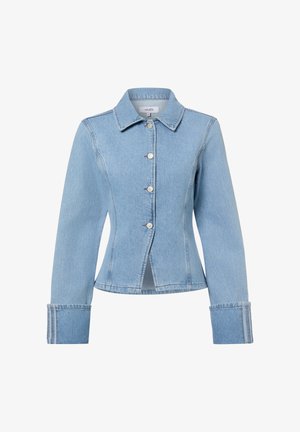 Hellblaue Jeansjacke mit Knopfleiste, tailliertem Schnitt, spitzem Kragen, langen Ärmeln und weit geschnittenen, abgesteppten Manschetten.