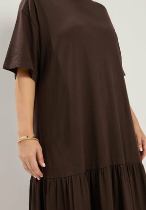 Yours Clothing, PLUS SIZE MAXI DRESSES - Maxikjoler - brown
