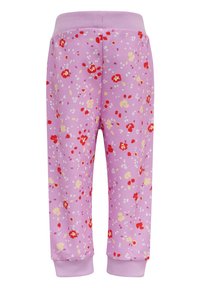 Lila Blumensweatpants aus weichem Material, mit roten, gelben und weißen Blumenmustern; elastischer Bund und gerippte Knöchel.