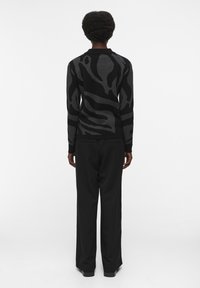 Object Sweter