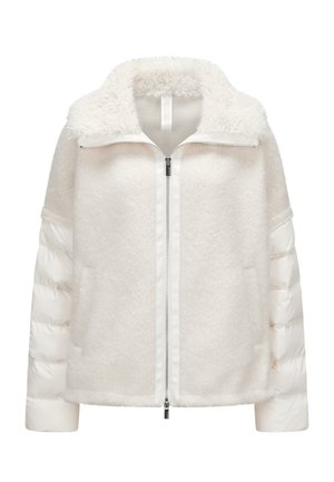 Weiße Jacke mit Reißverschluss aus verschiedenen Materialien, darunter ein flauschiger Fleece-Körper und gesteppte, gepolsterte Ärmel, von vorne mit offenem Kragen gezeigt.
