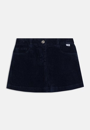 Tamno plavi kordura suknja s dugmetom, dva prednja džepa i suptilnom rebrastom teksturom. Klasičan A-linijski oblik s čistim rubom.