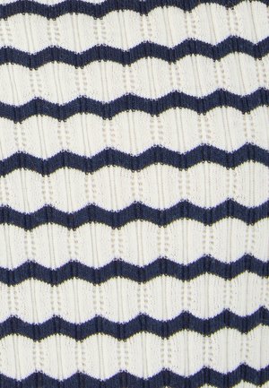 Tissu en maille blanche avec des rayures zébrées horizontales bleu marine uniformément espacées et de petits motifs d'œillets verticaux.