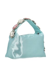 Blå satin håndtaske med en struktureret form, pyntet med perler og lyserøde ædelsten langs det buede håndtag. Glat tekstur.