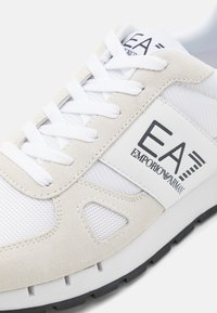 EA7 Emporio Armani UNISEX - Tenisice - white/black