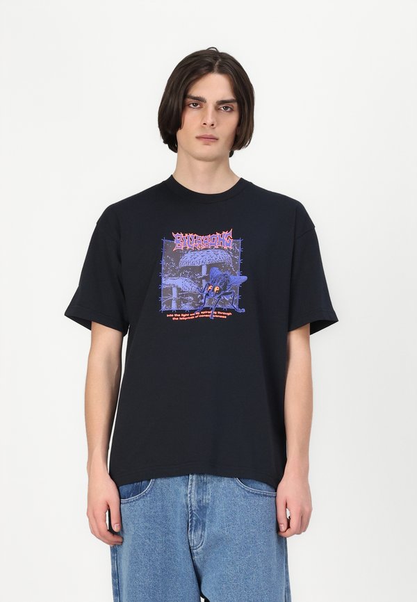 NIGHT FLY - Print T-shirt