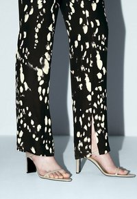 Massimo Dutti Pantalon classique - black