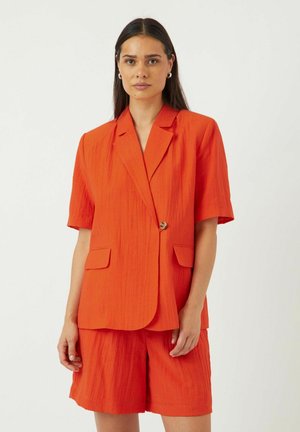 Blazer - cherry tomato