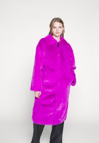 Nike Sportswear Zimní kabát - vivid purple/black