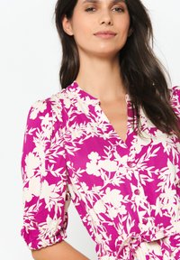LolaLiza WITH FLORAL PRINT - Maxi šaty - violine