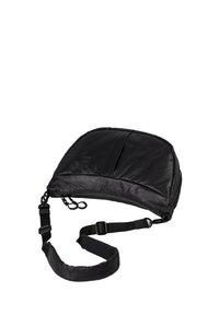 Borsa a tracolla nera in nylon con forma curvata, dotata di due scomparti con zip, tracolla regolabile e manico morbido.