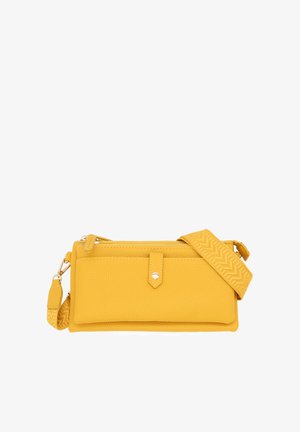 Borsa a tracolla gialla con texture, tasca frontale con patta, chiusura a scatto dorata, cerniera superiore e tracolla larga regolabile con motivo a chevron.