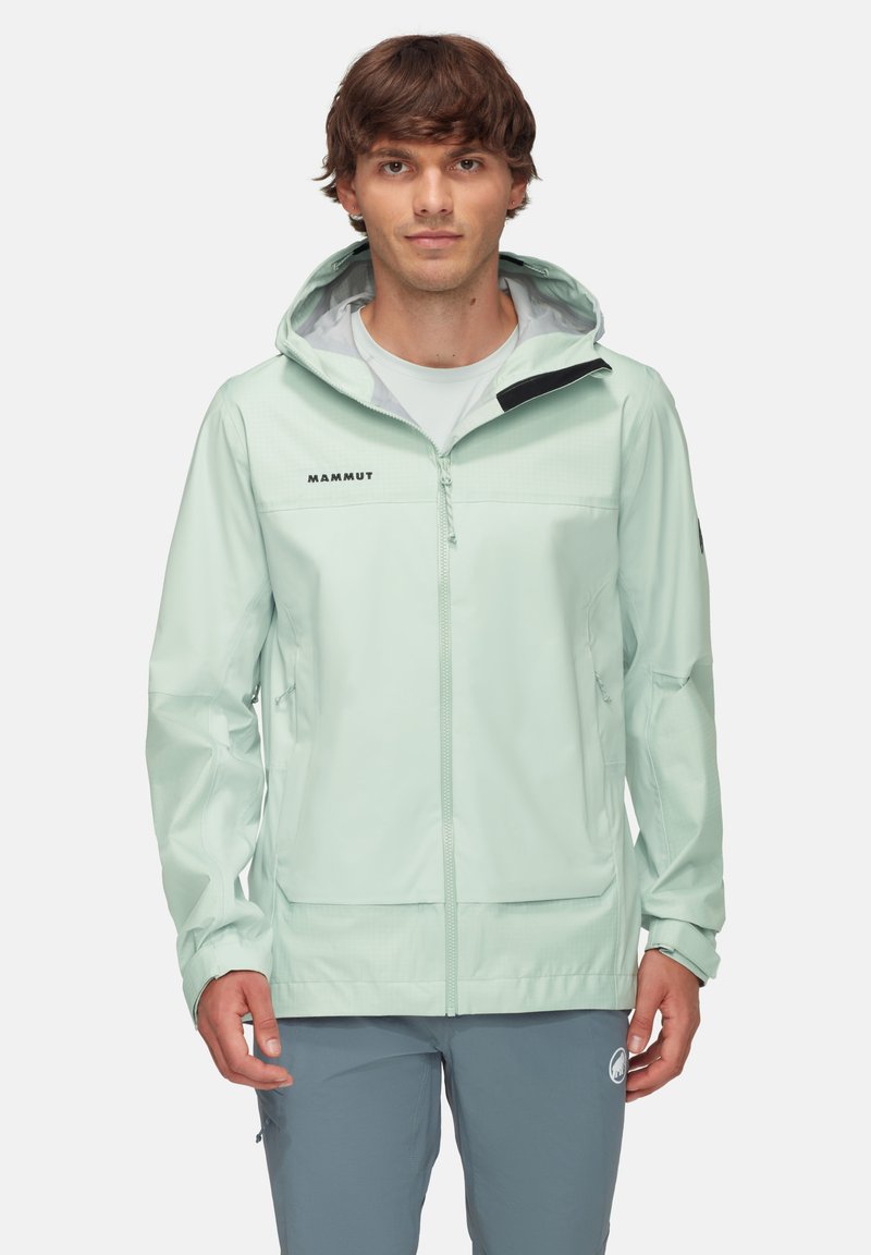 Leichte mintgrüne wasserdichte Jacke mit Kapuze, Frontreißverschluss und Logo. Sie verfügt über zwei seitliche Taschen und einen verstellbaren Saum für eine optimale Passform. Glatte Textur.