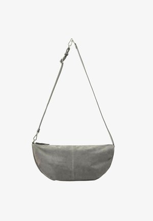 Grau Leder Umhängetasche mit geschwungener Form, verstellbarem Riemen und Reißverschluss. Glatte Textur mit minimalem Hardware- und Nähdetails.