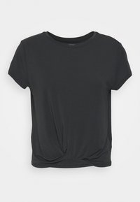 Camiseta de manga corta negra, hecha de una tela suave, con un detalle de nudo en el frente y un escote redondo para un ajuste relajado.