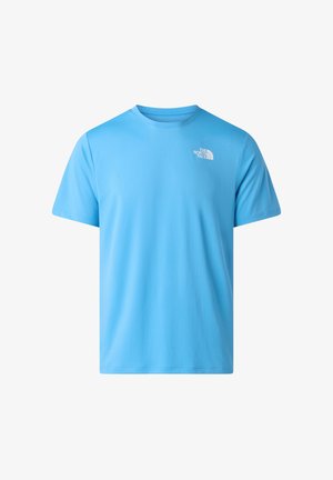 Blauw T-shirt met korte mouwen van gladde stof, met een wit logo op de linkerborst en een ronde hals.