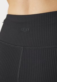 DKNY BIKE SHORT - Tajice - black