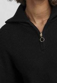 Pieces Sweter