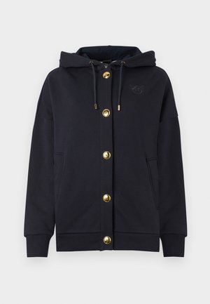 Sweat à capuche bleu marine avec boutons dorés, poches avant, poignets côtelés et logo brodé. Fabriqué en tissu épais et doux pour plus de chaleur.