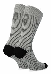 Szare i czarne skarpetki w paski z ryżowym wzorem, posiadające jednolite czarne palce i mankiety. Logo jest widoczne w okolicy kostki.