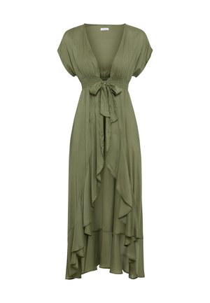 Grøn knælange kjole med dyb V-udskæring, korte ærmer, smock-talje og bindedetalje; har flydende flæser langs skørtet.