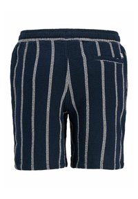 Shorts bleu marine texturés avec des rayures blanches verticales, une taille élastique et une seule poche arrière du côté droit.