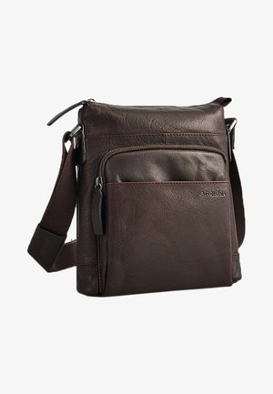 Tmavohnedá kožená crossbody taška s predným zipsovým vreckom, nastaviteľným popruhom a diskrétnym embosovaným logom značky.