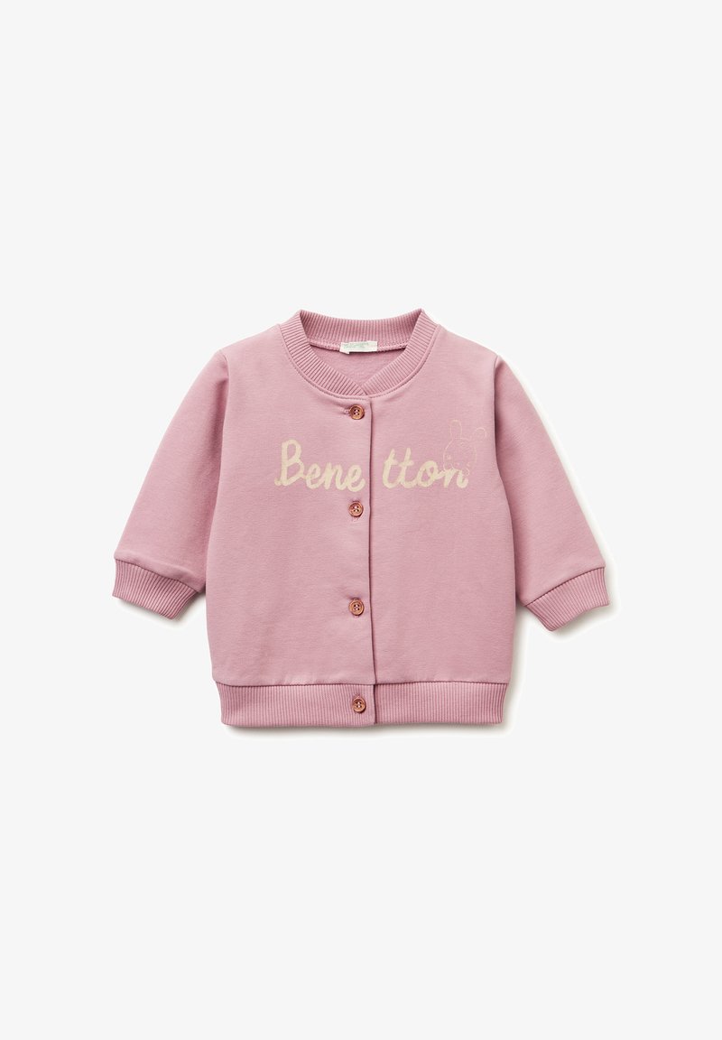 Roze katoenen cardigan met ribgebreide manchetten en onderrand, met een sluiting met fysieke knopen aan de voorkant en geborduurd "Benetton" logo met een konijndetail.