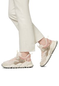 Flower Mountain KOTETSU - Trainers - creme weiß