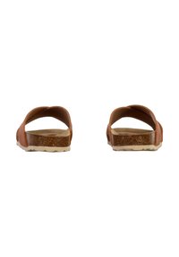 Bruine slidesandalen met twee banden, een gestructureerde afwerking en een gevormde kurken voetbed. Witte rubberen buitenzool met een golfpatroon.