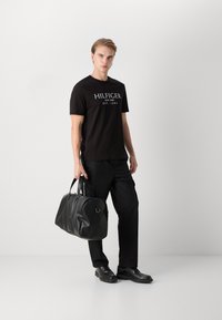 Tommy Hilfiger TEE - Μπλουζάκι με στάμπα - black