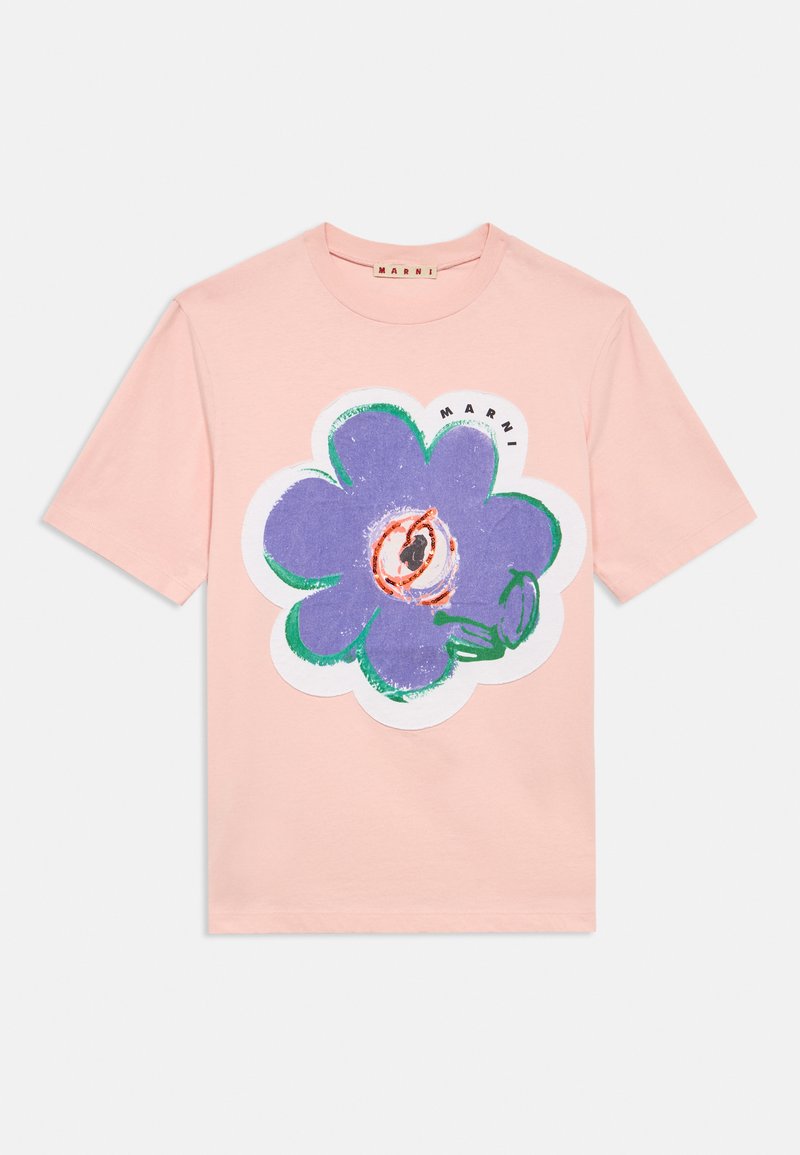 Camiseta de algodón rosa con un gran gráfico de una flor morada con detalles en verde y negro, con la marca "Marni". Manga corta y cuello redondo.