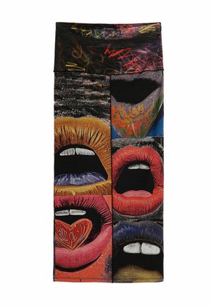 Farebný panel z tkaniny obsahujúci šesť grafických detailov otvorených pier v rôznych farbách a vzoroch, vrátane objektu v tvare srdca na jazyku.