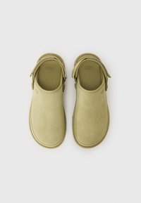 UGG GOLDENCOAST  - Klumpák - muted brass-coloured/magnolia leaf